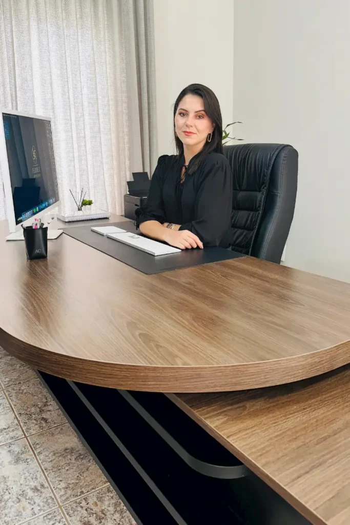 Dra. Ana Carolina Ferrez no Escritório de Advocacia